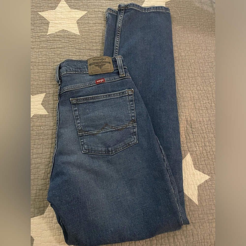Wrangler jeans
Athletic fit size 30x32
Euc
Pet friendly non smoker - Picture 1 of 2